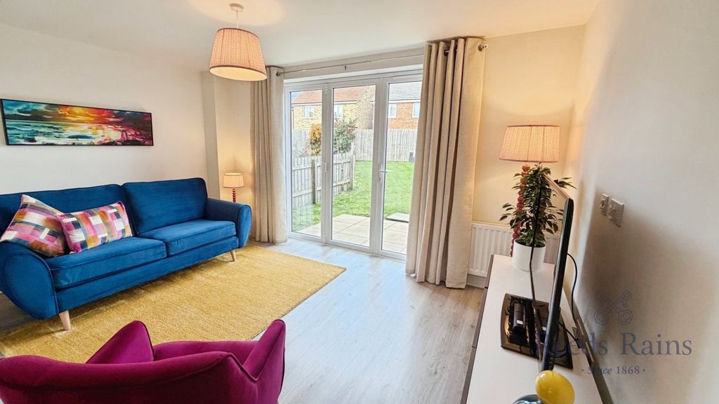 Property photo 2 of 10 Lounge