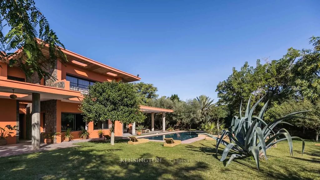 Property photo 3 of 33 Courtyard Swimming Pool