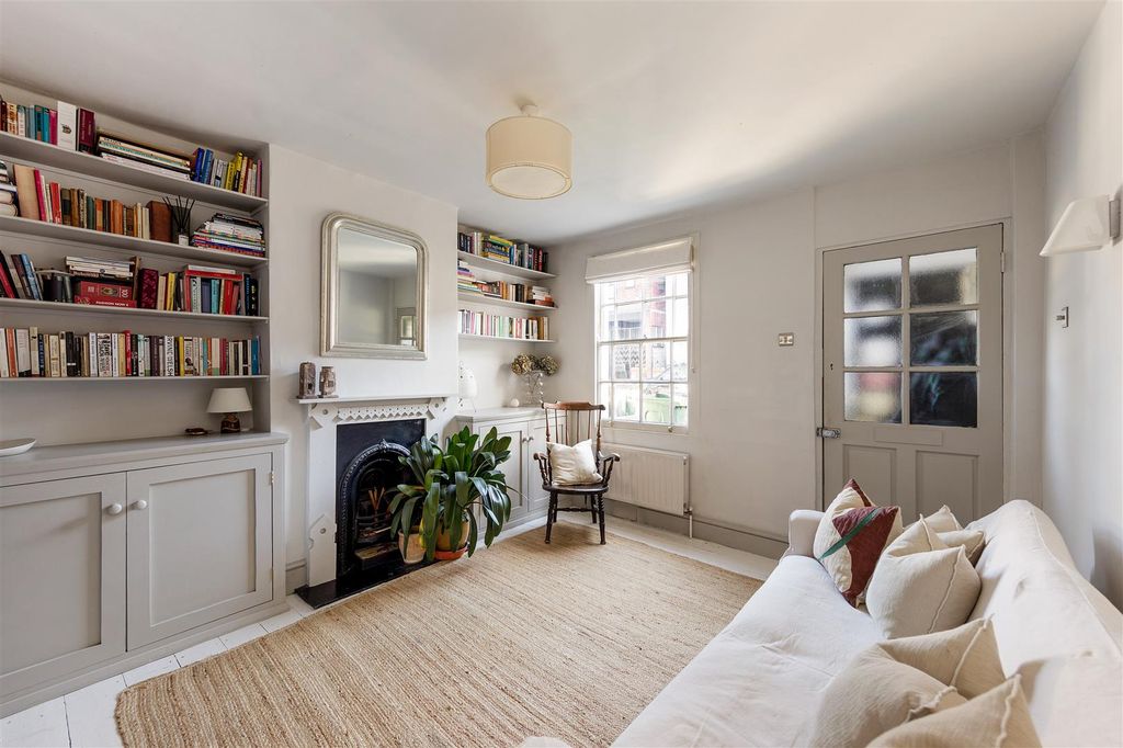 Property photo 2 of 38 80 Eden Road, E17 9Jy