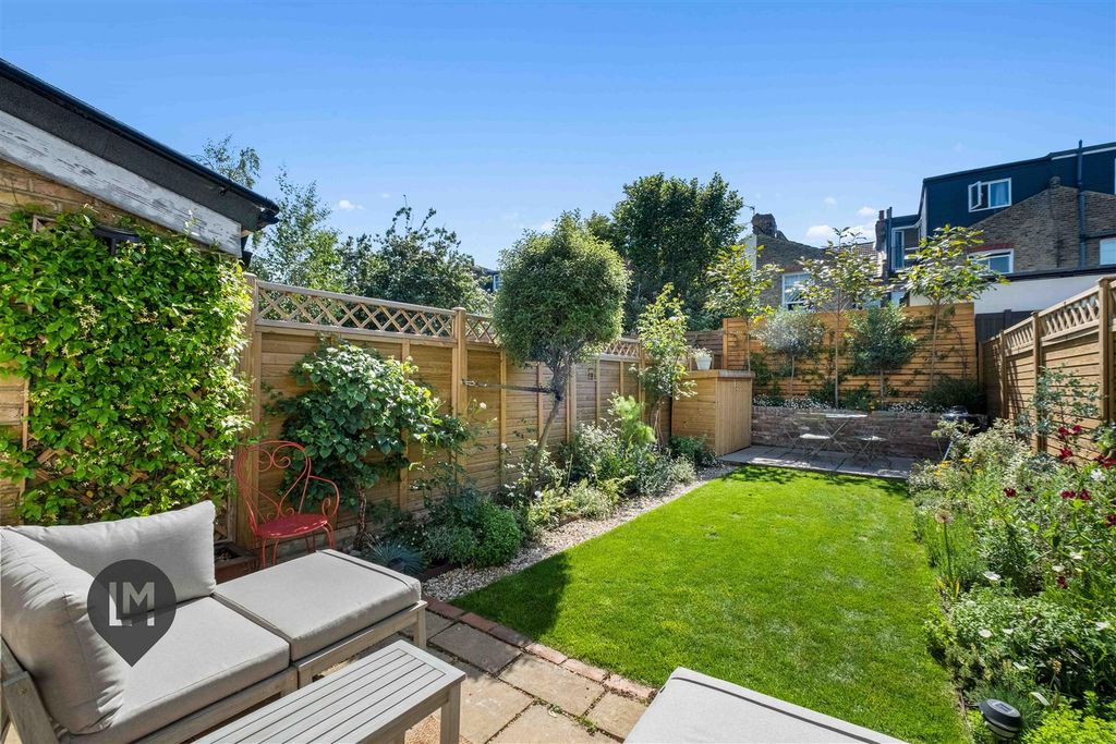 Property photo 2 of 10 Garden