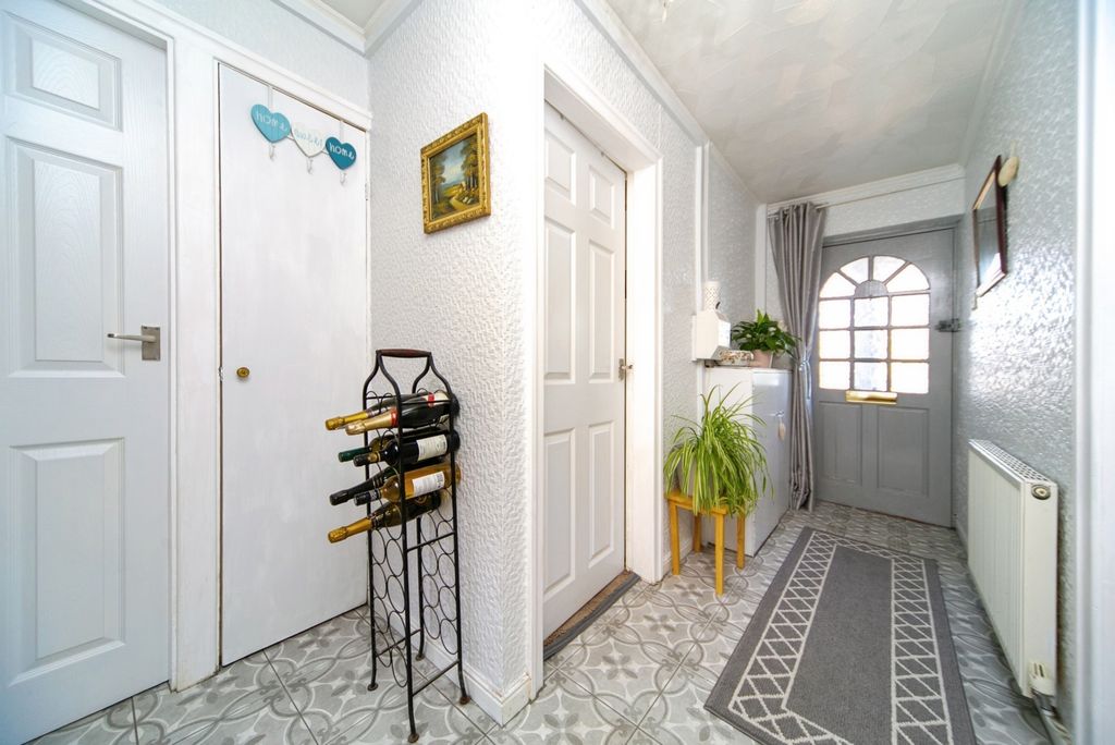 Property photo 2 of 17 Hallway