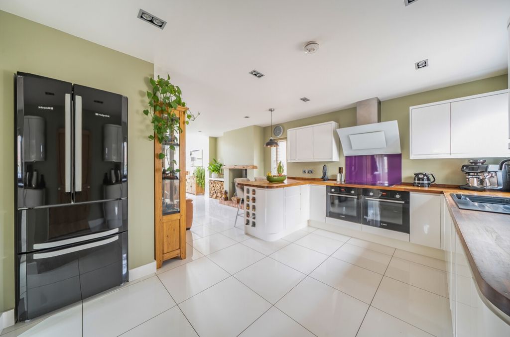 Property photo 3 of 18 1262605 (5)