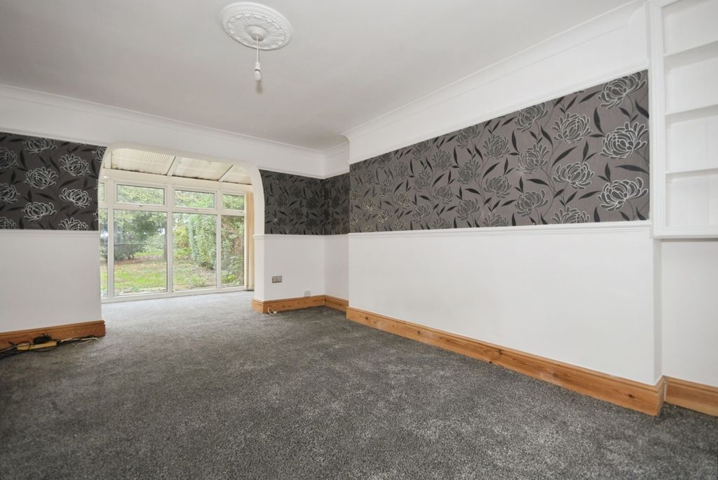 Property photo 2 of 17 Photo