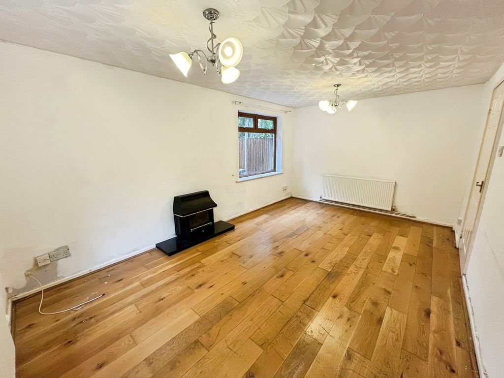 Property photo 2 of 16 Lounge