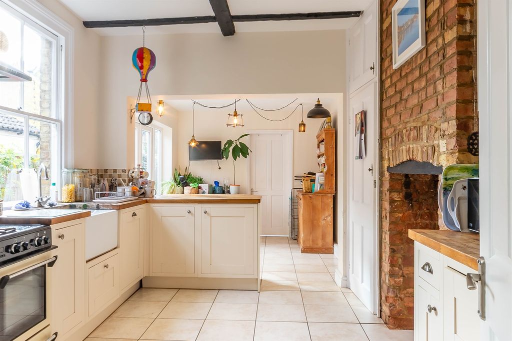 Property photo 3 of 21 Kitchen