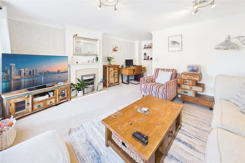 Property photo 3 of 20 Living Room