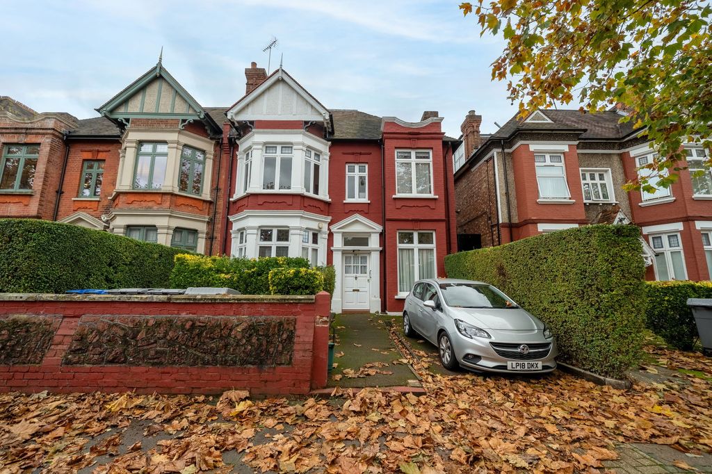 Property photo 2 of 8