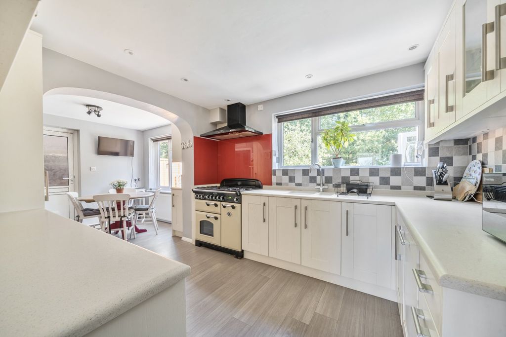 Property photo 3 of 20 Kitchen