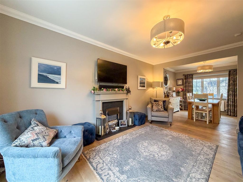 Property photo 3 of 46 Family Lounge