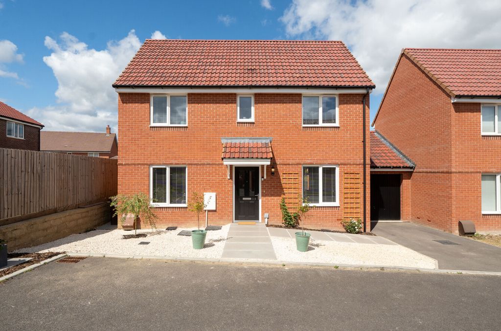 Property photo 1 of 11 1340407-1-689Ddac...