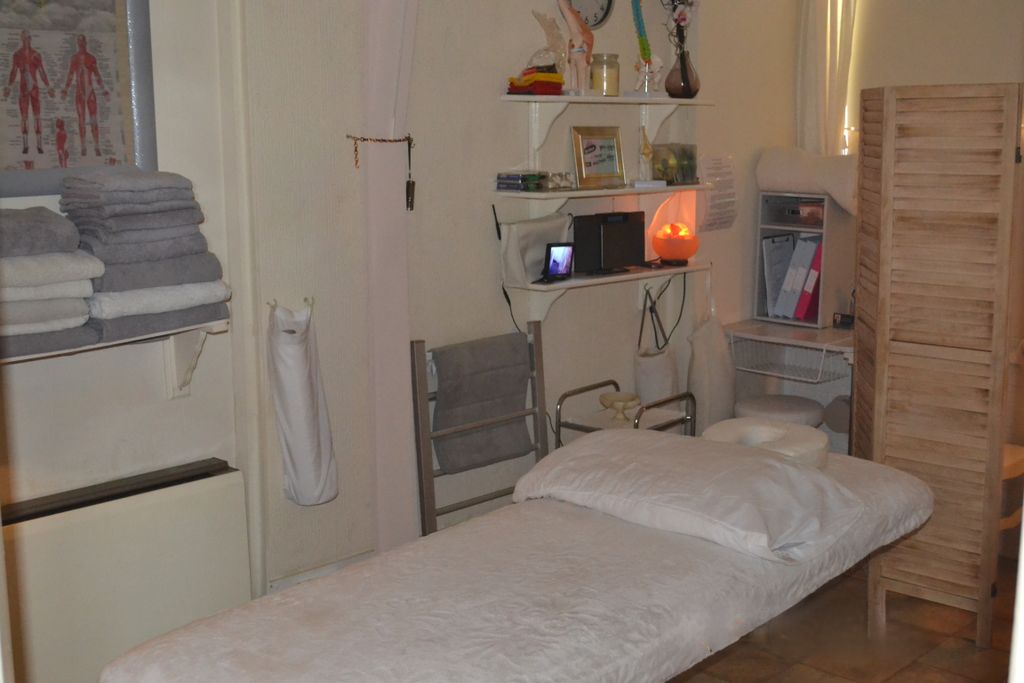 Property photo 2 of 6 Treatment Room 1