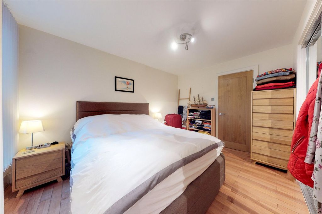 Property photo 3 of 10 Bedroom