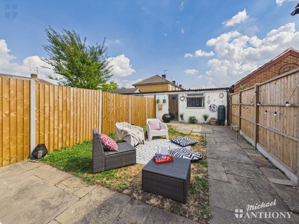 Property photo 3 of 13 Cam03852G0-Pr0770-Still011