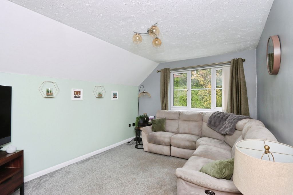 Property photo 2 of 17 Lounge