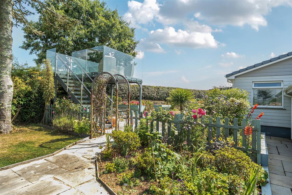 Property photo 3 of 41