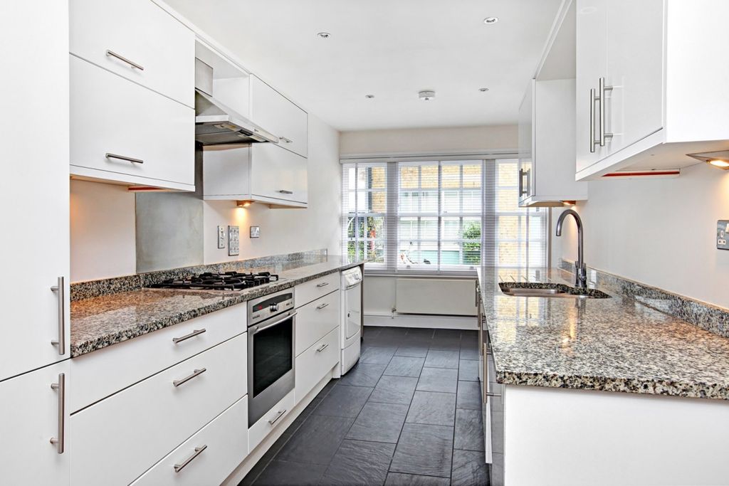 Property photo 2 of 6 Kitchen