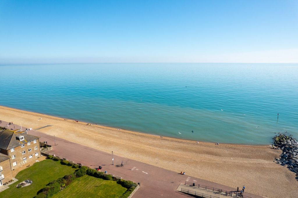 Property photo 2 of 22 Sea View