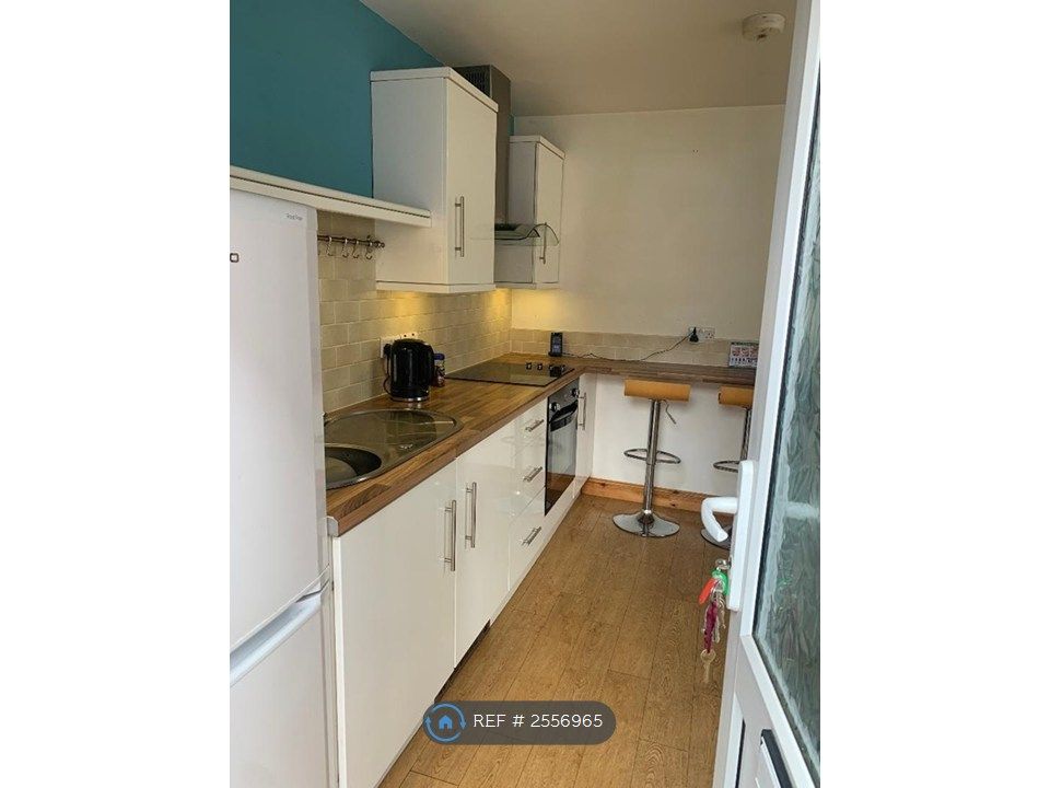 Property photo 1 of 6 Kitchen