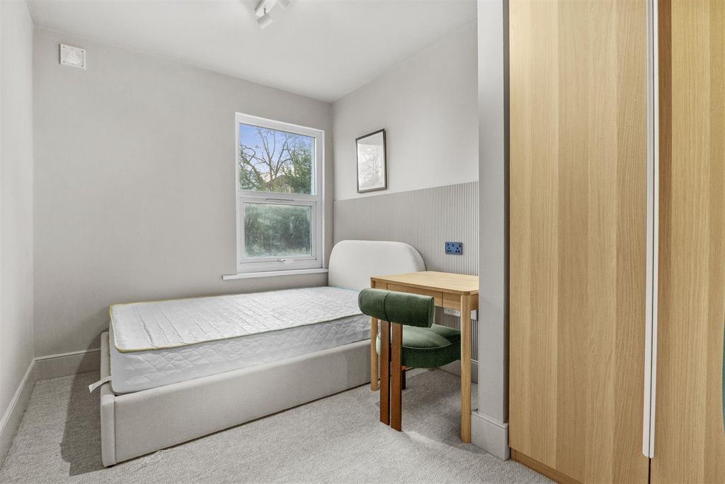 Property photo 3 of 4 Bedroom