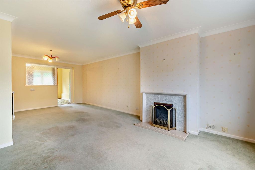 Property photo 2 of 21 8707913-Interior12-800.Jpg