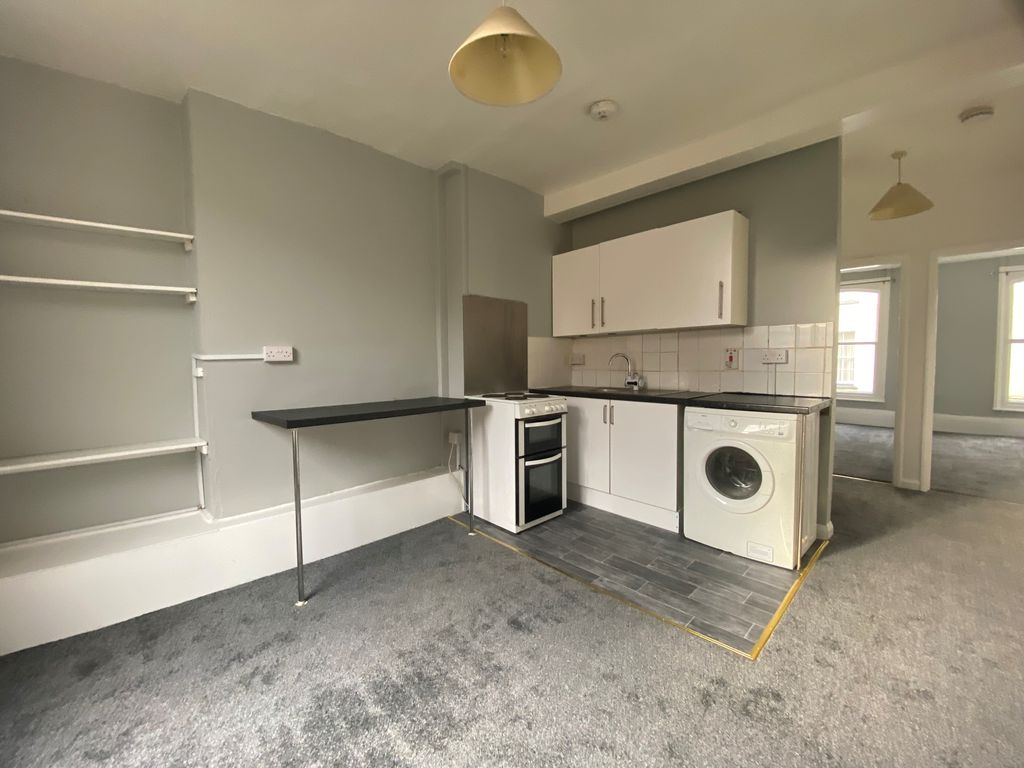 Property photo 2 of 6 Kitchen