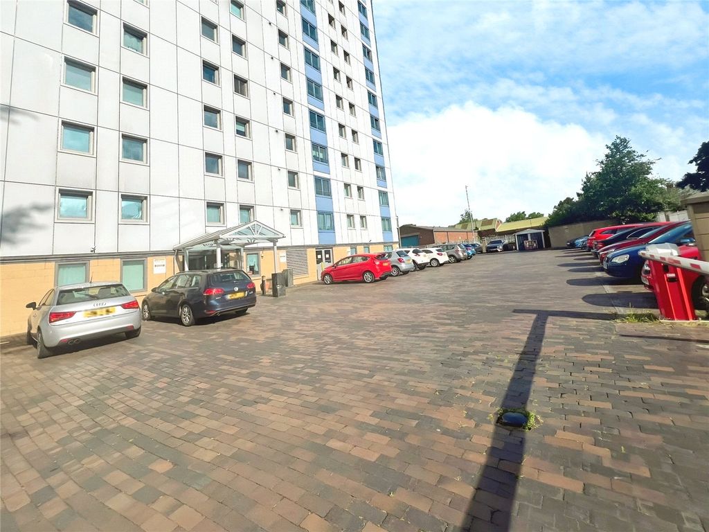 Property photo 2 of 10 Front