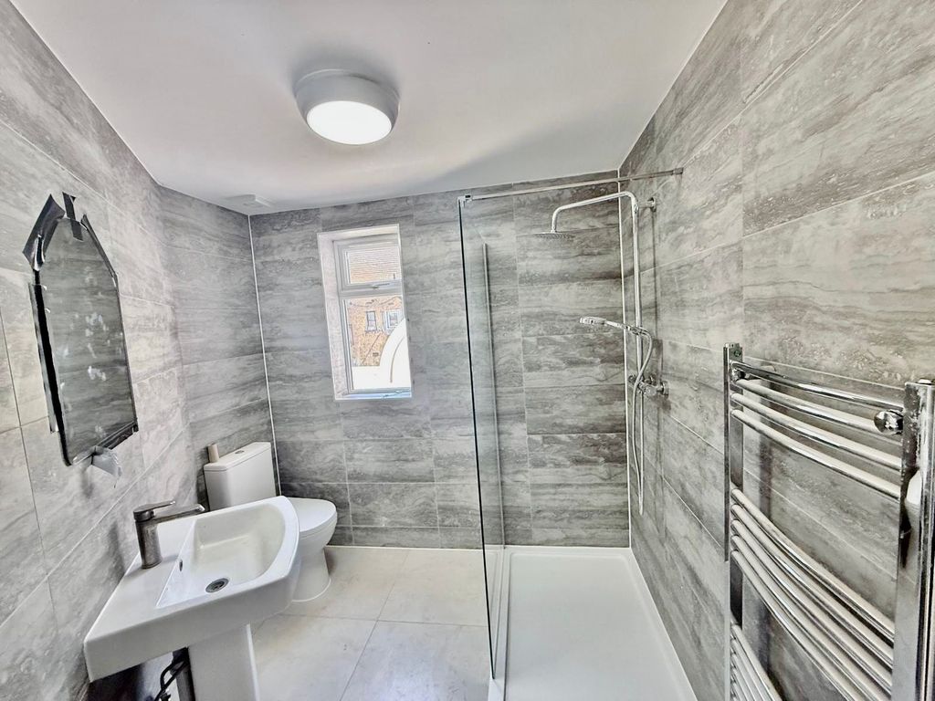 Property photo 2 of 3