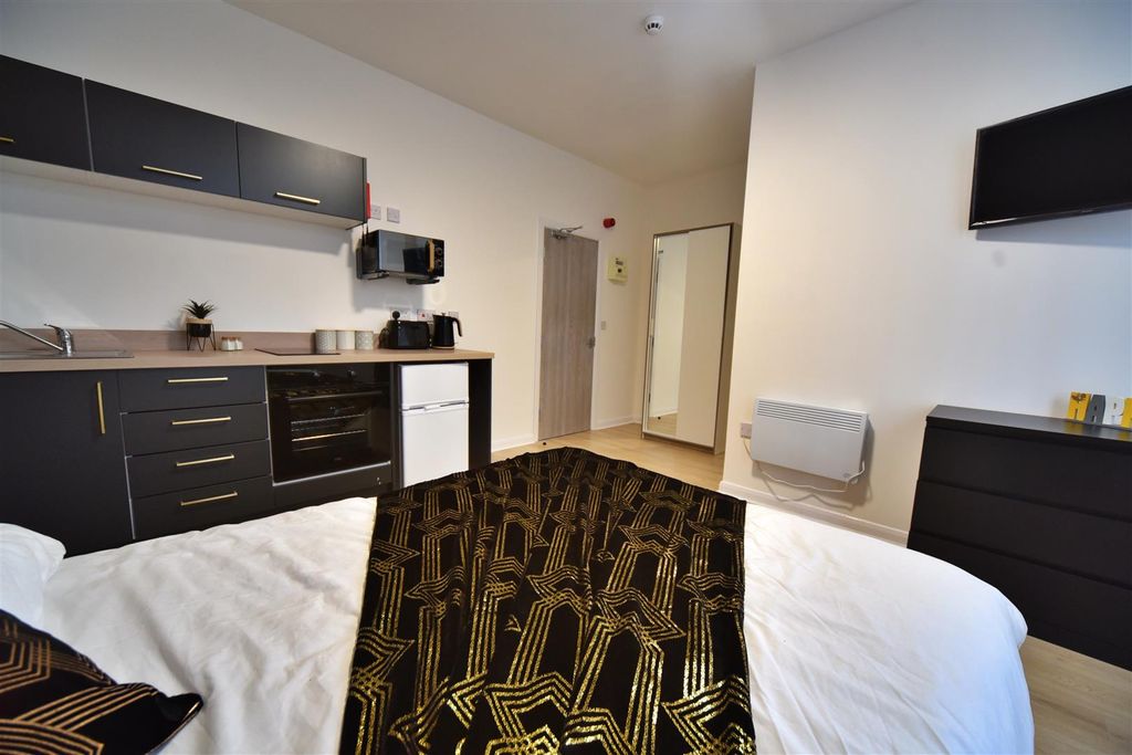 Property photo 3 of 5 165Ar_Room13_06.Jpg