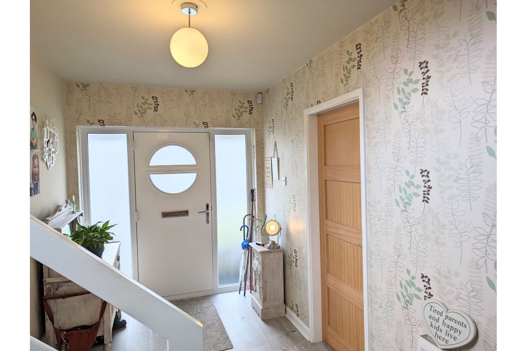 Property photo 3 of 27