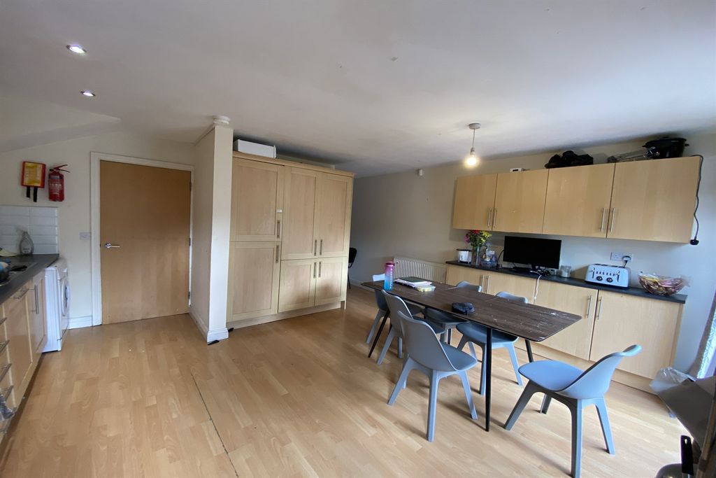 Property photo 1 of 14 (Main)