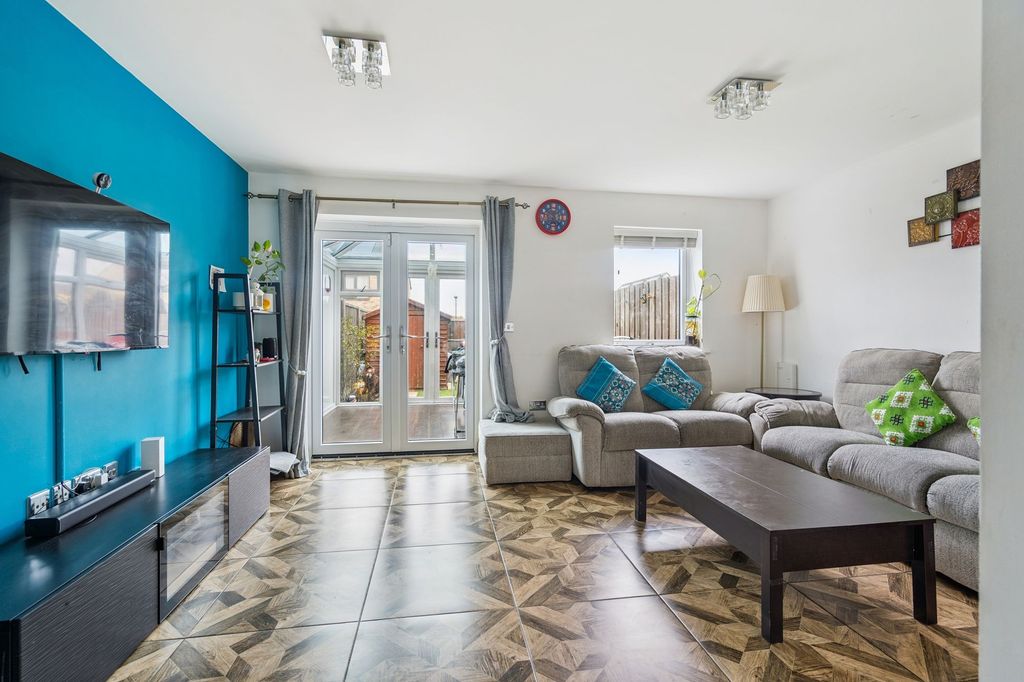 Property photo 3 of 19