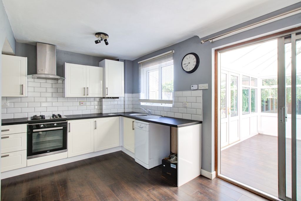 Property photo 2 of 20 46 Clough Avenue-11