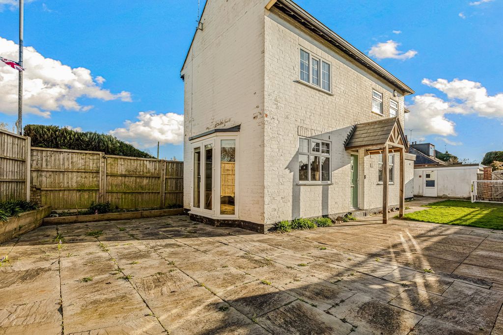 Property photo 2 of 18