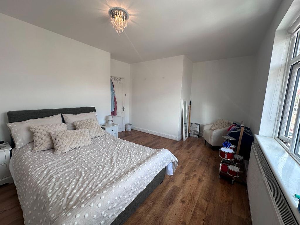 Property photo 3 of 28