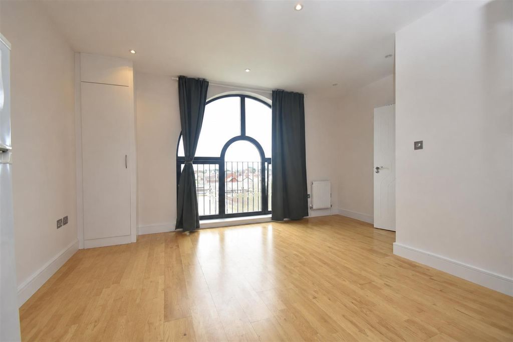 Property photo 2 of 4 Lounge.Png