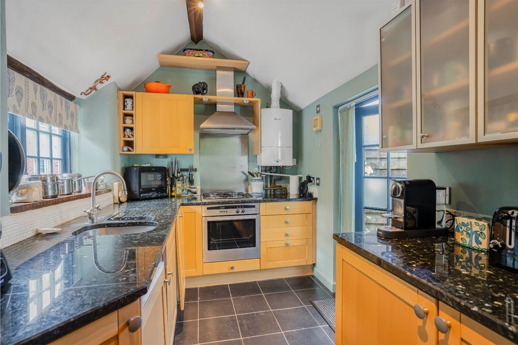 Property photo 3 of 17 Kitchen