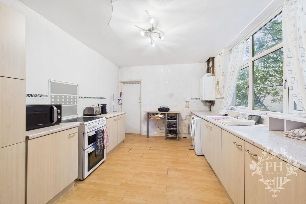 Property photo 1 of 10 Cam01415G0-Pr0470-Still009.Jpg