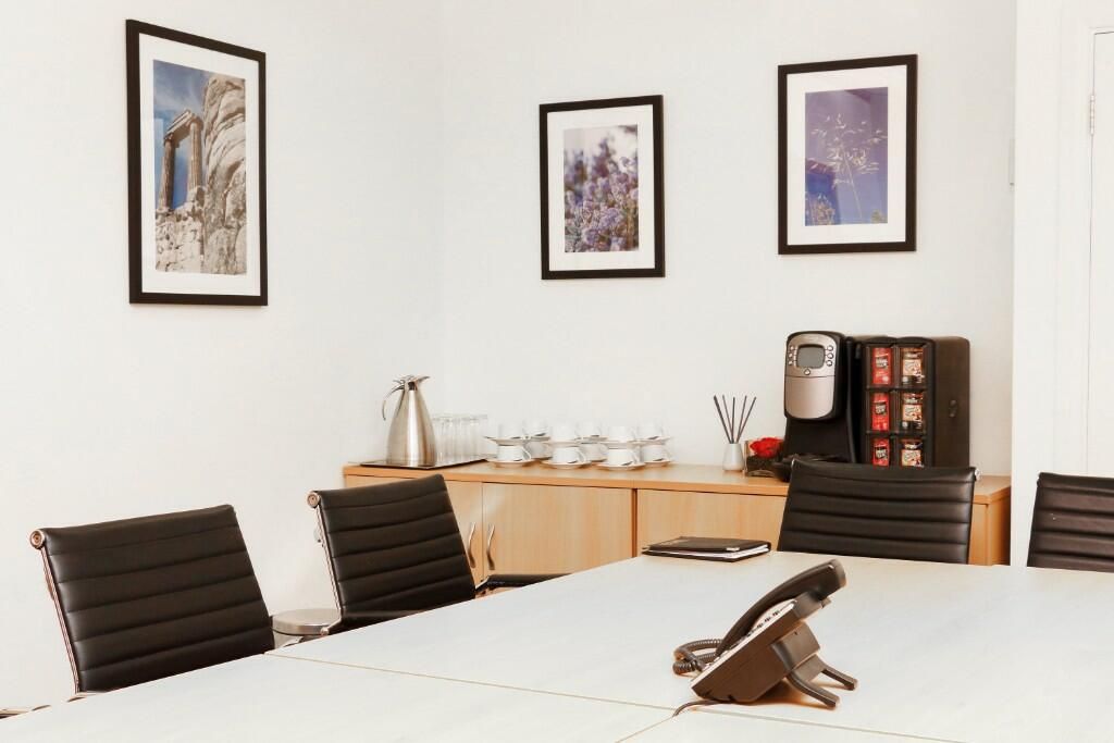 Property photo 2 of 19 Meeting Room