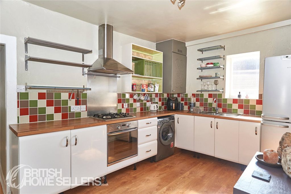 Property photo 2 of 12 Picture No. 10