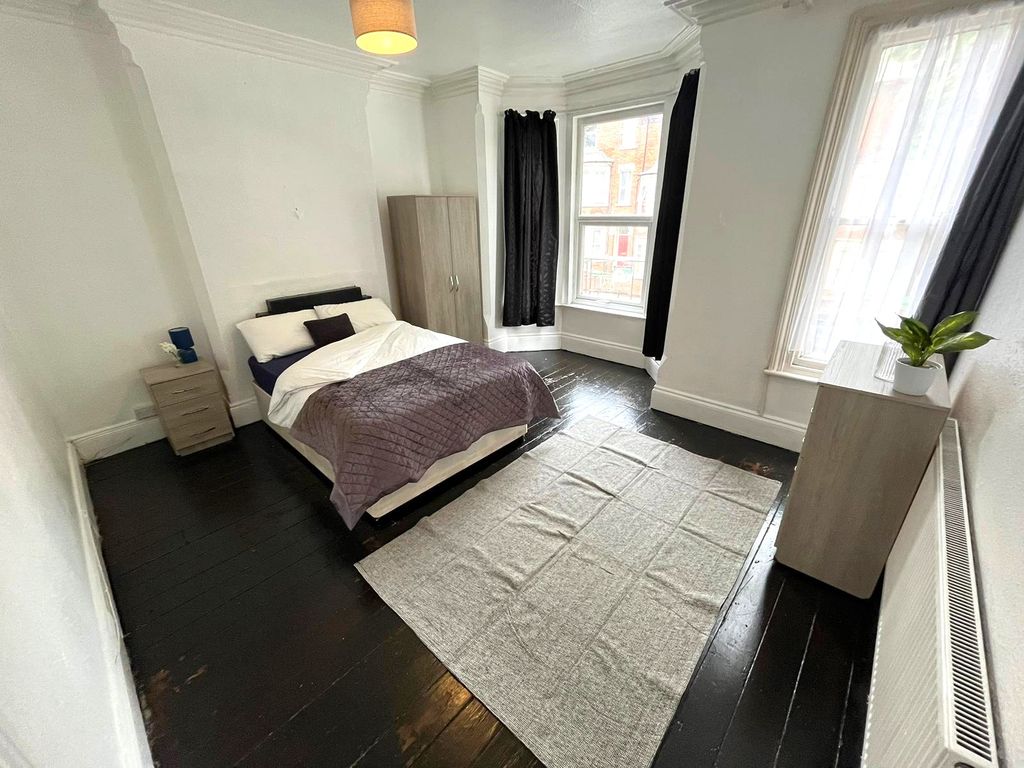 Property photo 1 of 4
