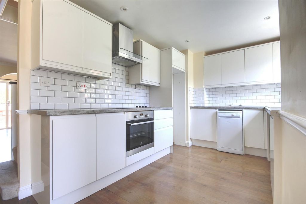 Property photo 2 of 13 26 Che 2.Jpg