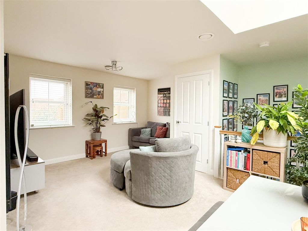 Property photo 2 of 11 Lounge Diner