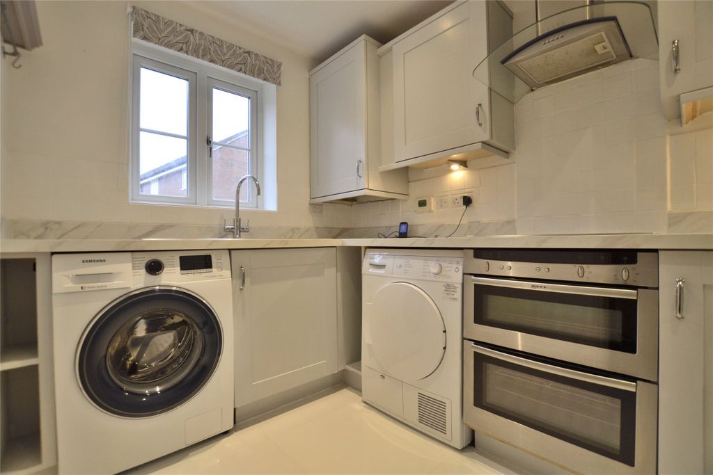Property photo 1 of 10 Kitchen