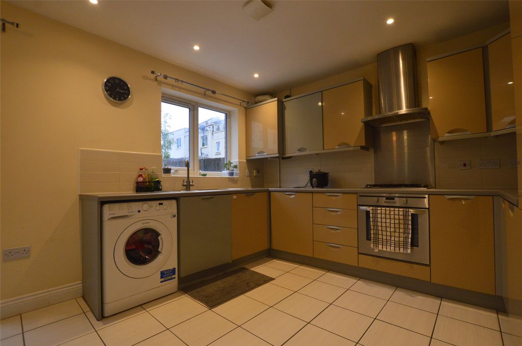 Property photo 3 of 12 Kitchen