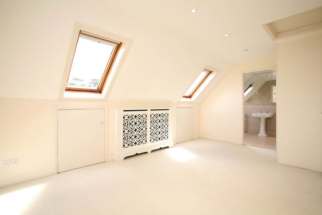 Property photo 3 of 8 Picture No. 13