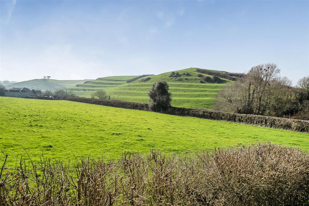 Property photo 2 of 19