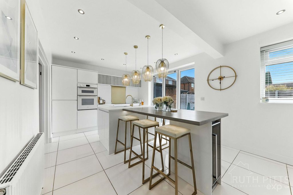 Property photo 2 of 36