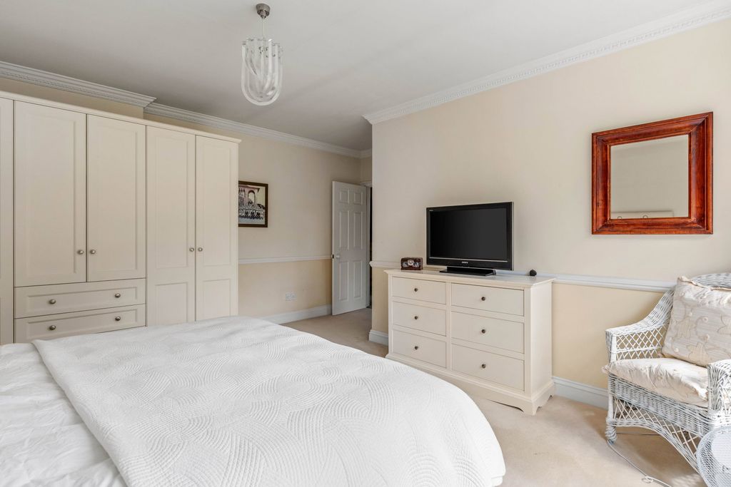 Additional image 49 of 6 bed detached house for saleGreenway, Hutton Mount, Brentwood CM13