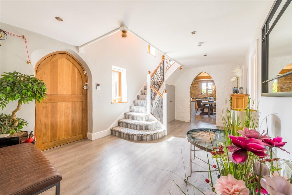 Property photo 2 of 43 Image