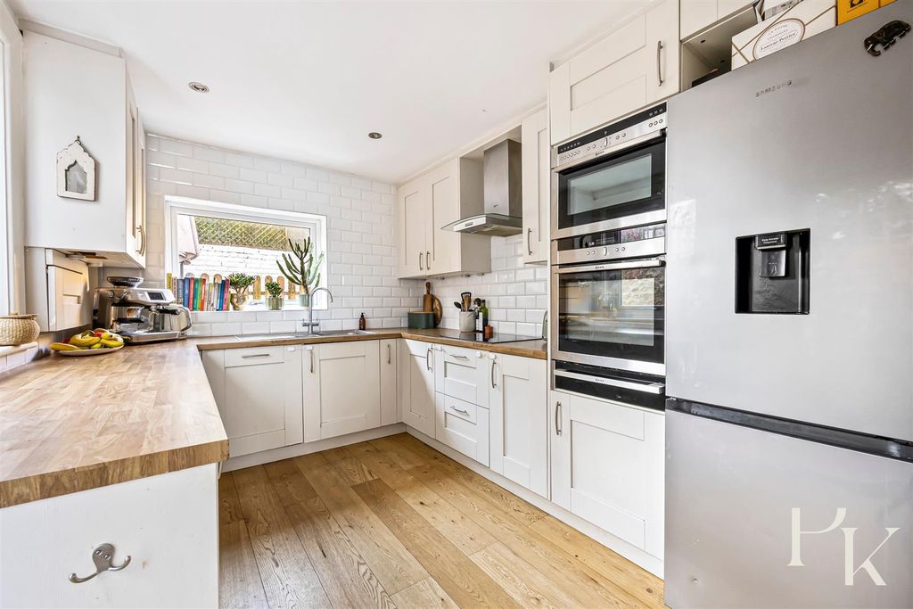 Property photo 3 of 24 Kitchen